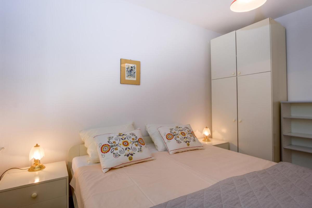 Apartmani Nadalina Veli Lošinj 外观 照片